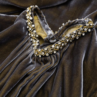 轻奢显贵手工钉珠真丝丝绒连衣裙T女31G4 篙级雾感 H春上7号 法柜