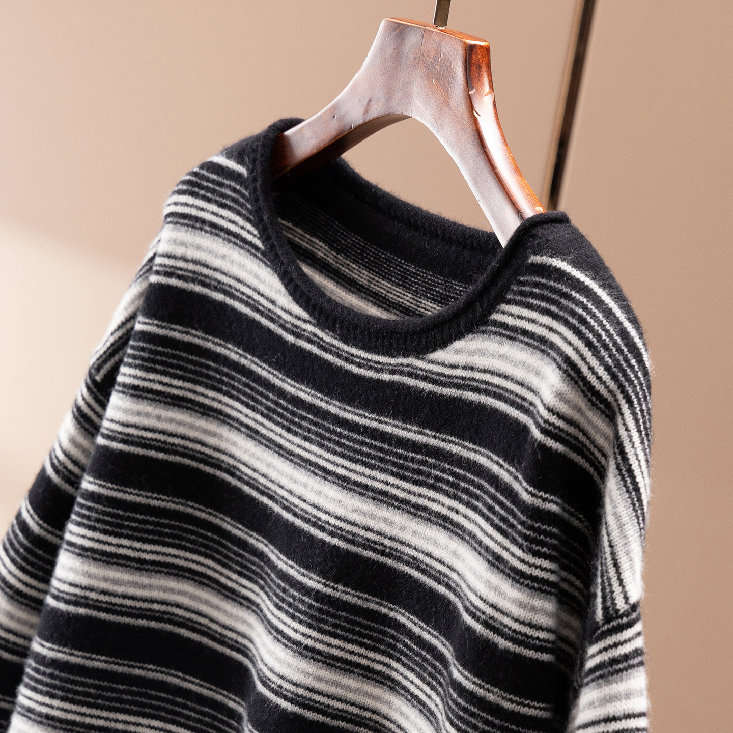 法G撞色条纹100羊毛圆领长袖毛衣