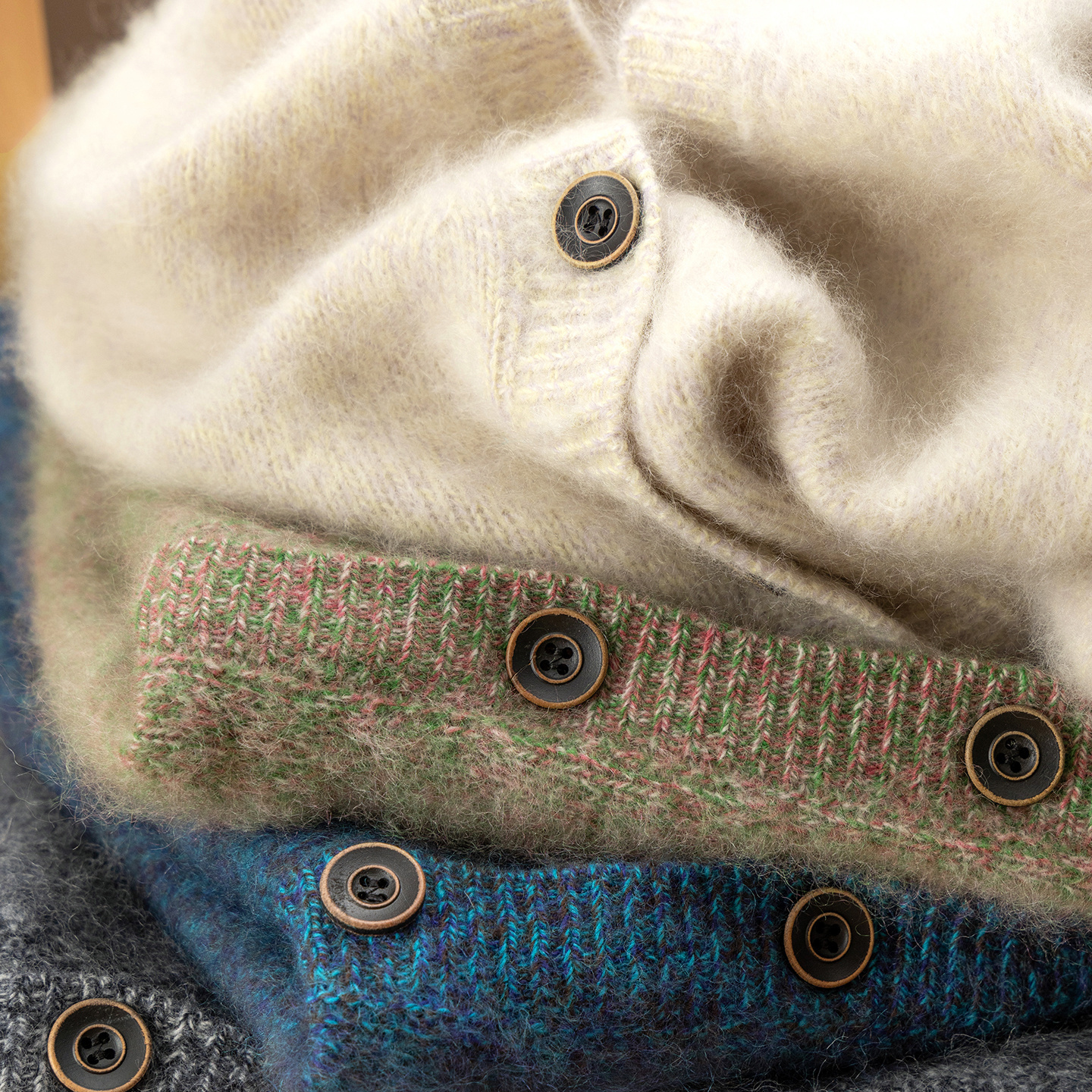 法G花纱100羊毛拉毛V领毛衣开衫