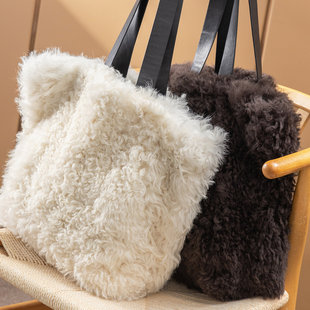 春天家 托斯卡纳皮毛一体单肩手提托特包21I6 秒 ￥689