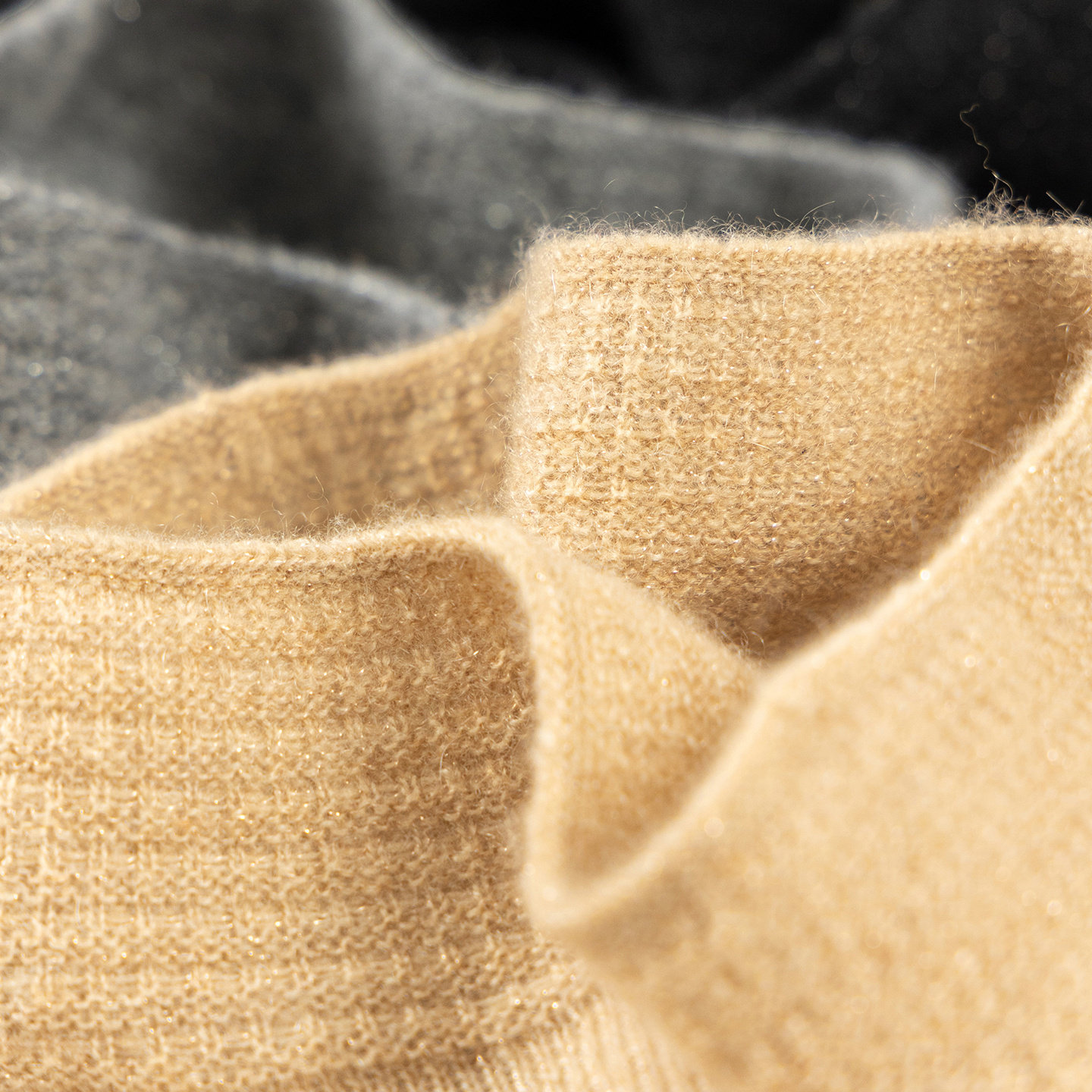 法柜无缝100羊绒银丝半高领毛衣