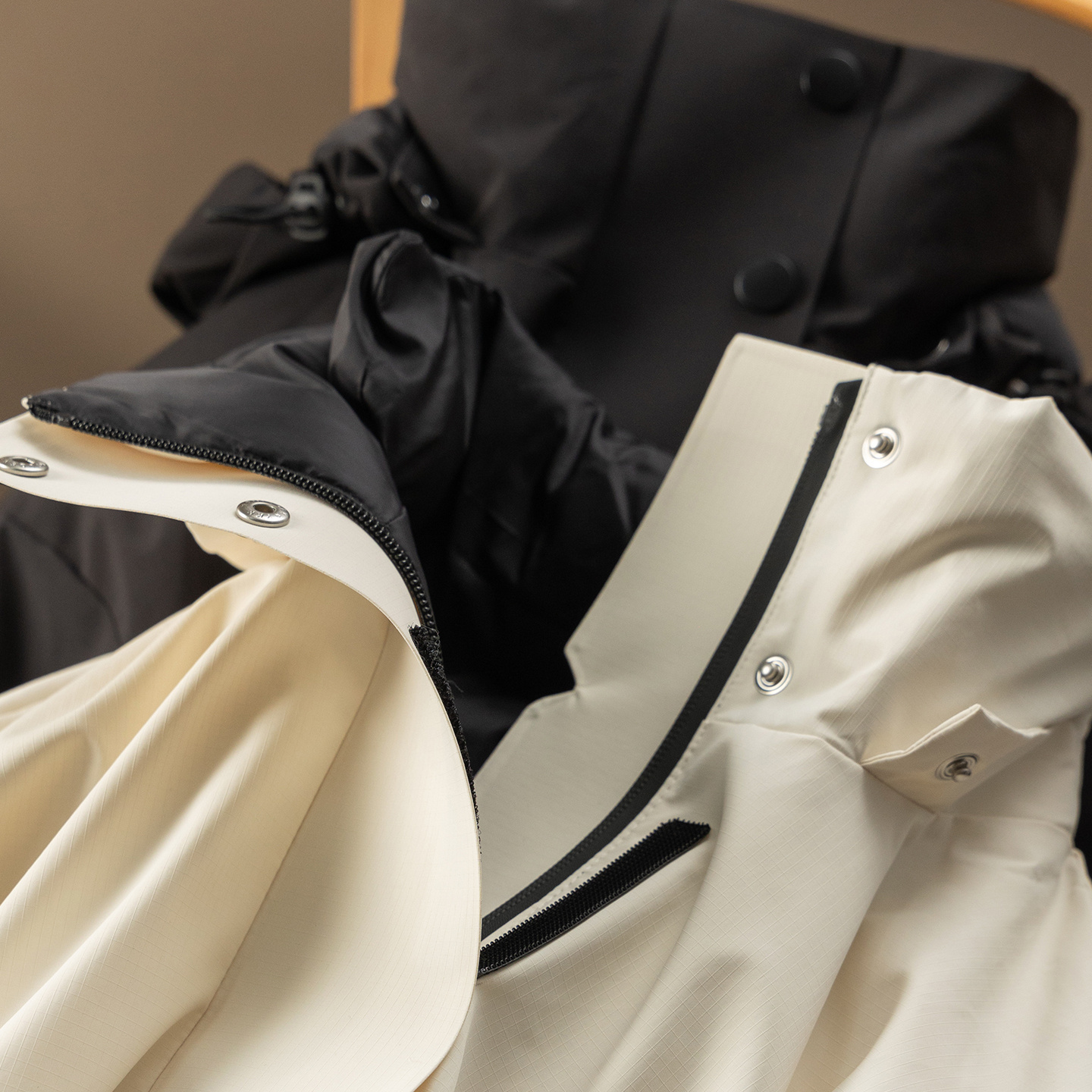 意D利奢P90鹅绒连帽收腰羽绒服