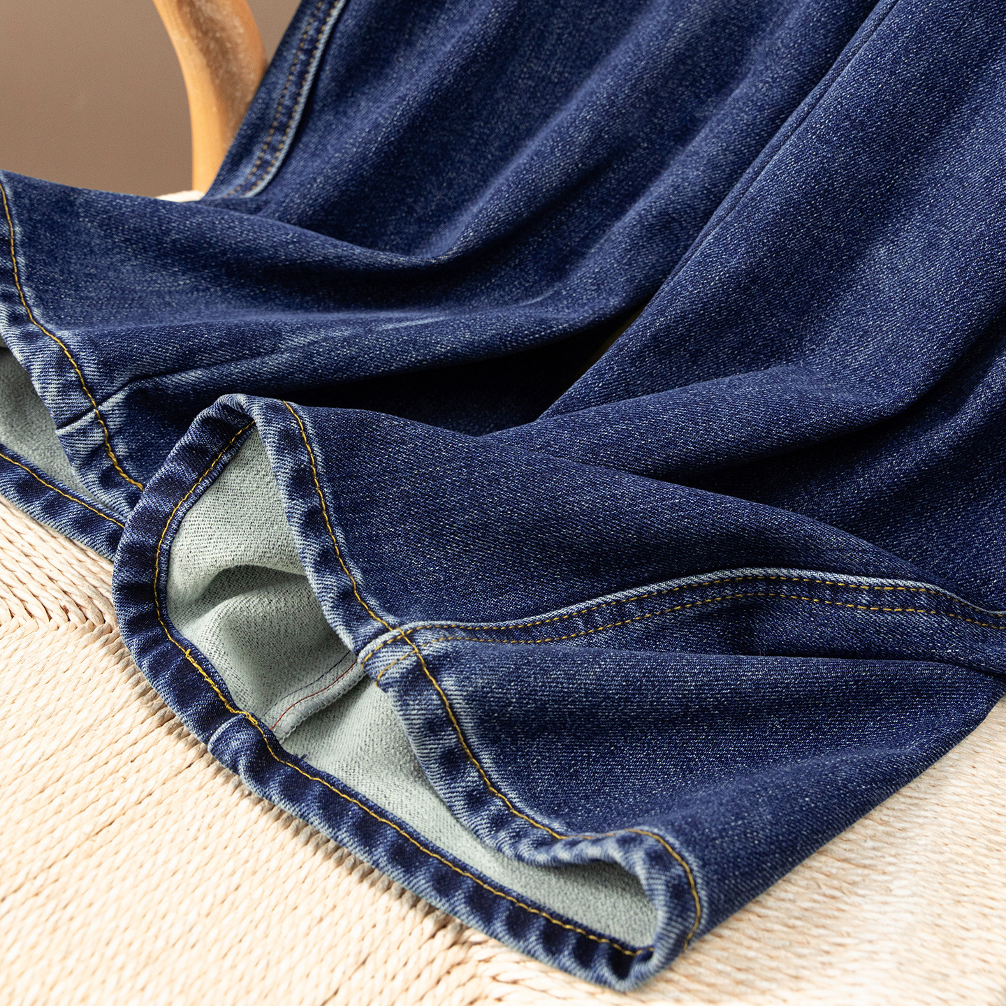 法柜舒适休闲高腰磨绒直筒牛仔裤