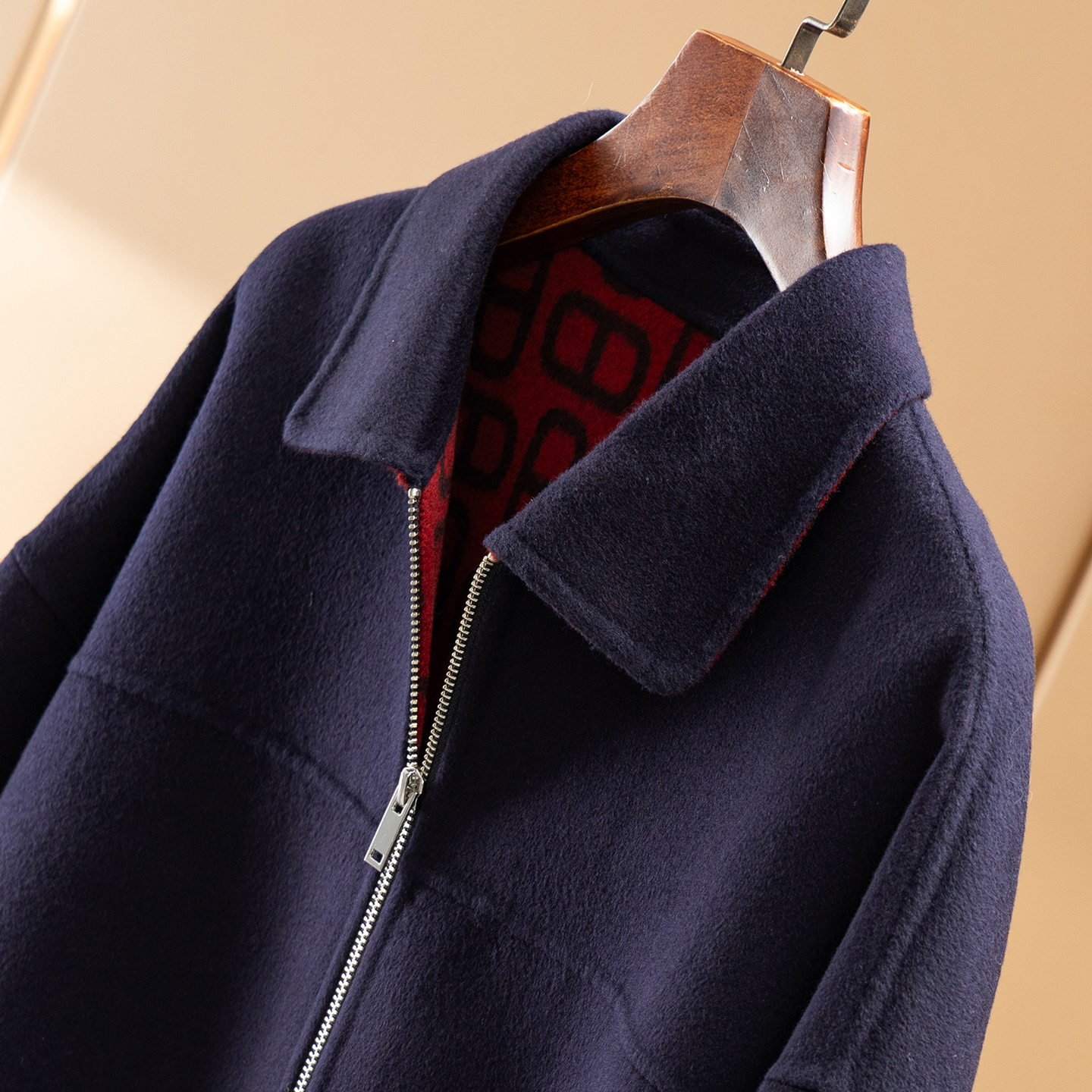 爱马*撞色手工羊绒双面呢短大衣