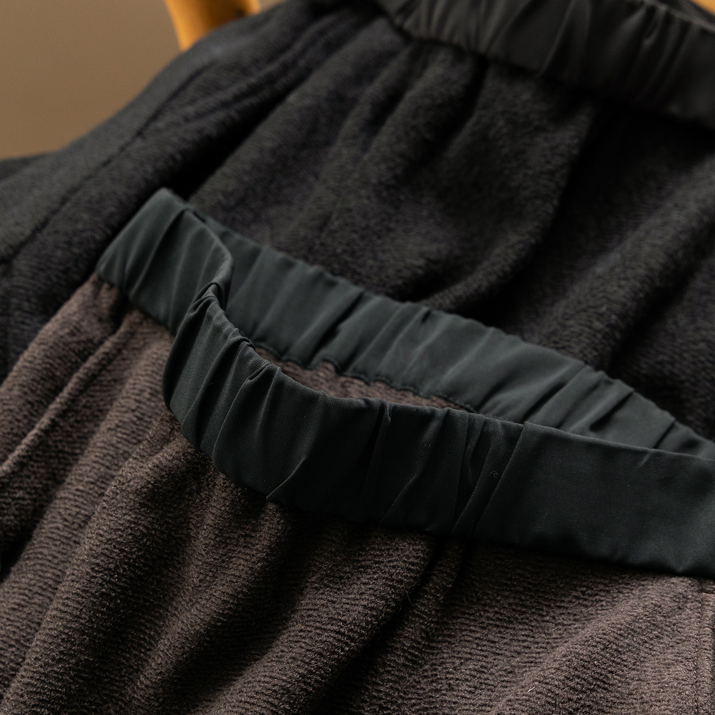 法柜立体肌理感羊毛松紧腰半身裙