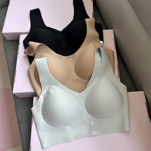 9473女纯欲风软支撑小胸显大无钢圈无痕三色均码文胸内衣礼盒装