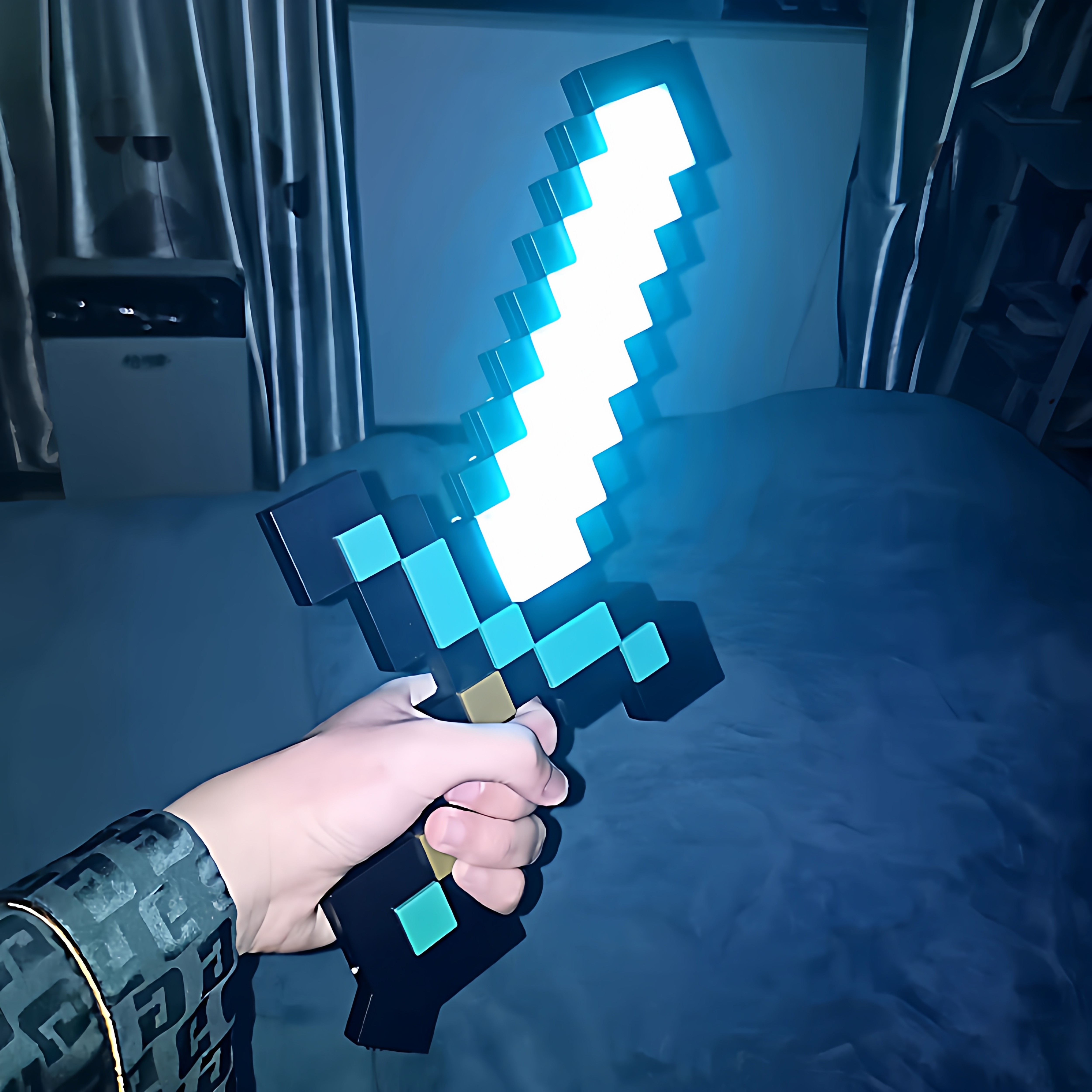 MC我的世界像素七色钻石剑新款儿童发光解压玩具Minecraft周边男6