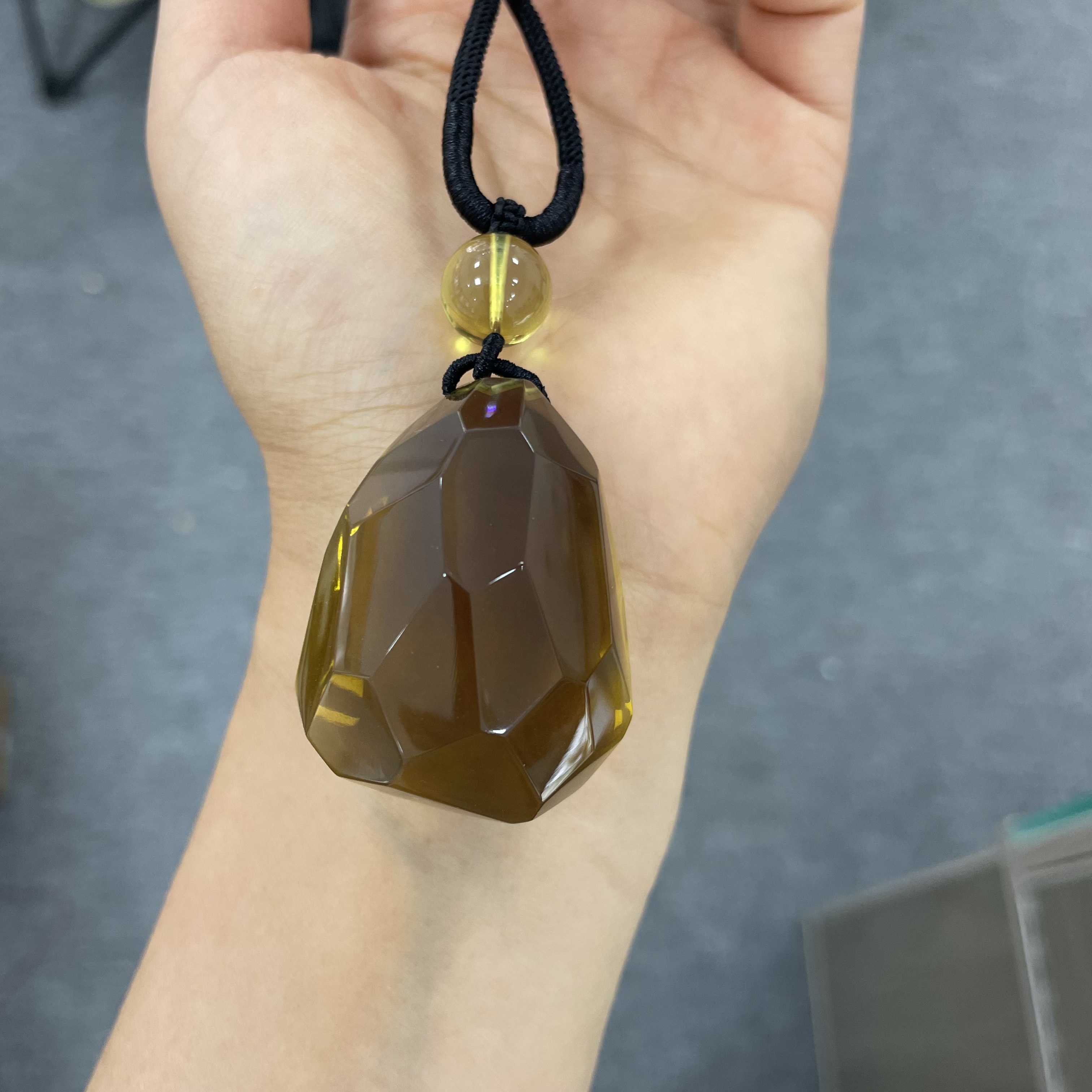 天然琥珀吊坠项链女款棱面项坠挂绳毛衣链平安吉祥礼