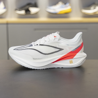 李宁男子飞电跑鞋减震回弹