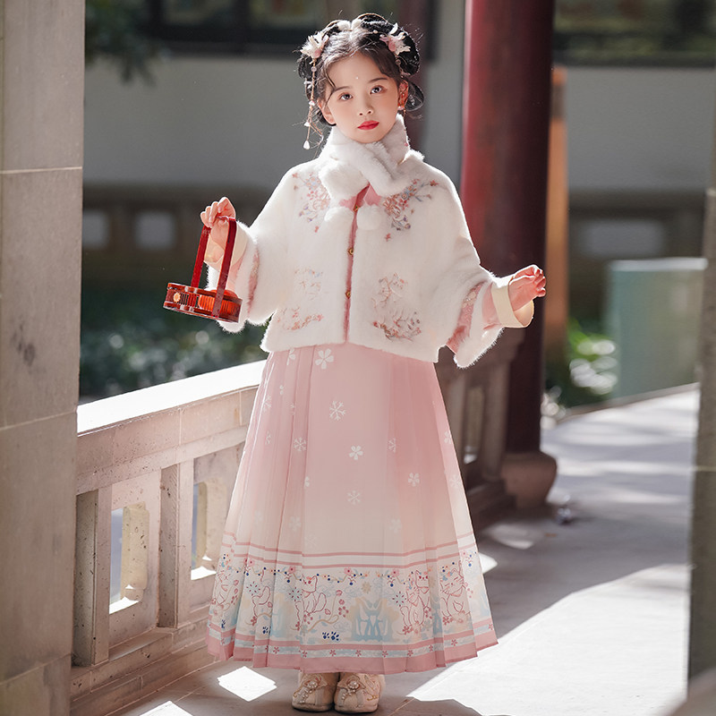 女童冬季马面裙套装2025秋冬新款中国风儿童汉服宝宝过年拜年衣服
