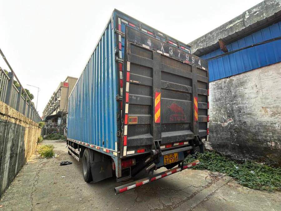 4月21日佛山市粤X37994号解放牌重型厢式货车网络拍卖公告