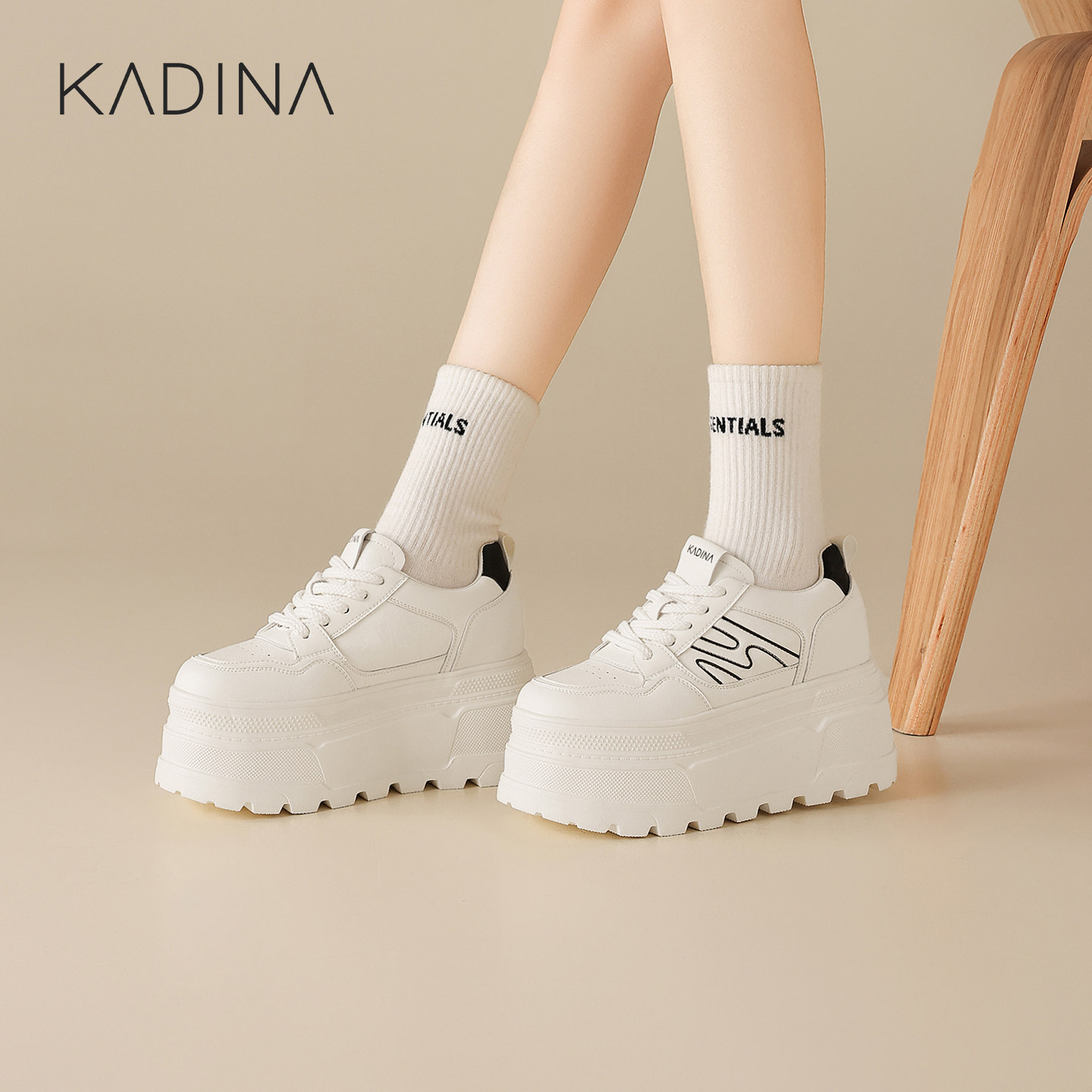 卡迪娜小个子8cm厚底小白鞋女2026春季新款松糕板鞋内增高休闲鞋