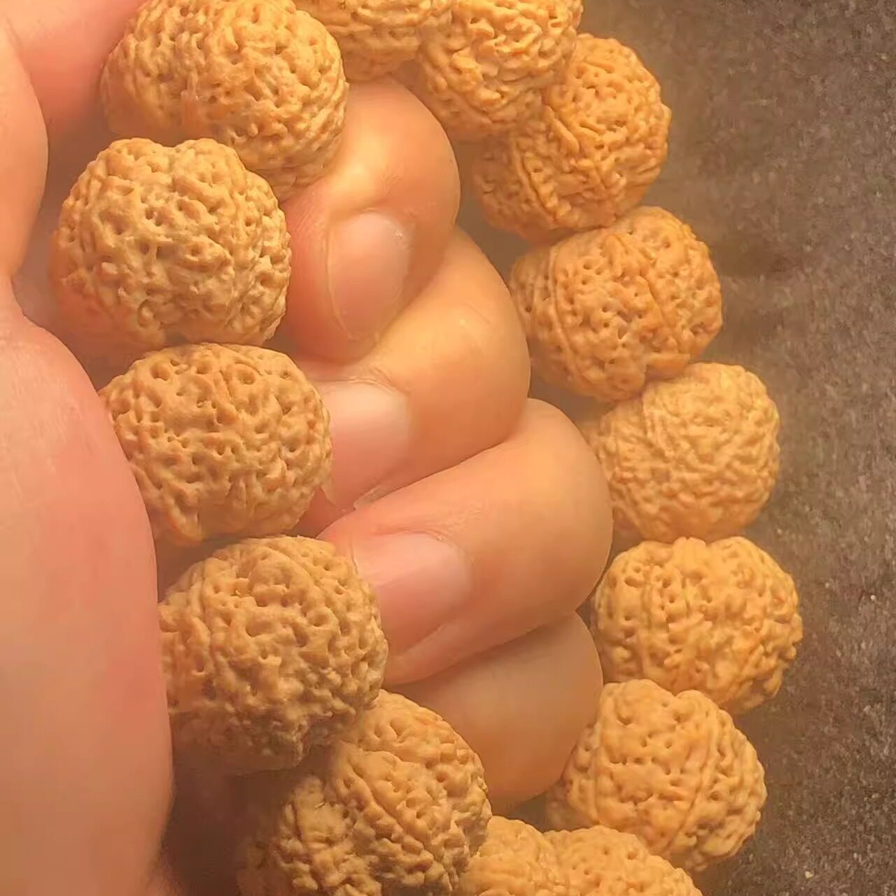 天花板7瓣23mm蜂王尼泊尔姜黄皮满肉矮桩蜂窝大金刚菩提子手串