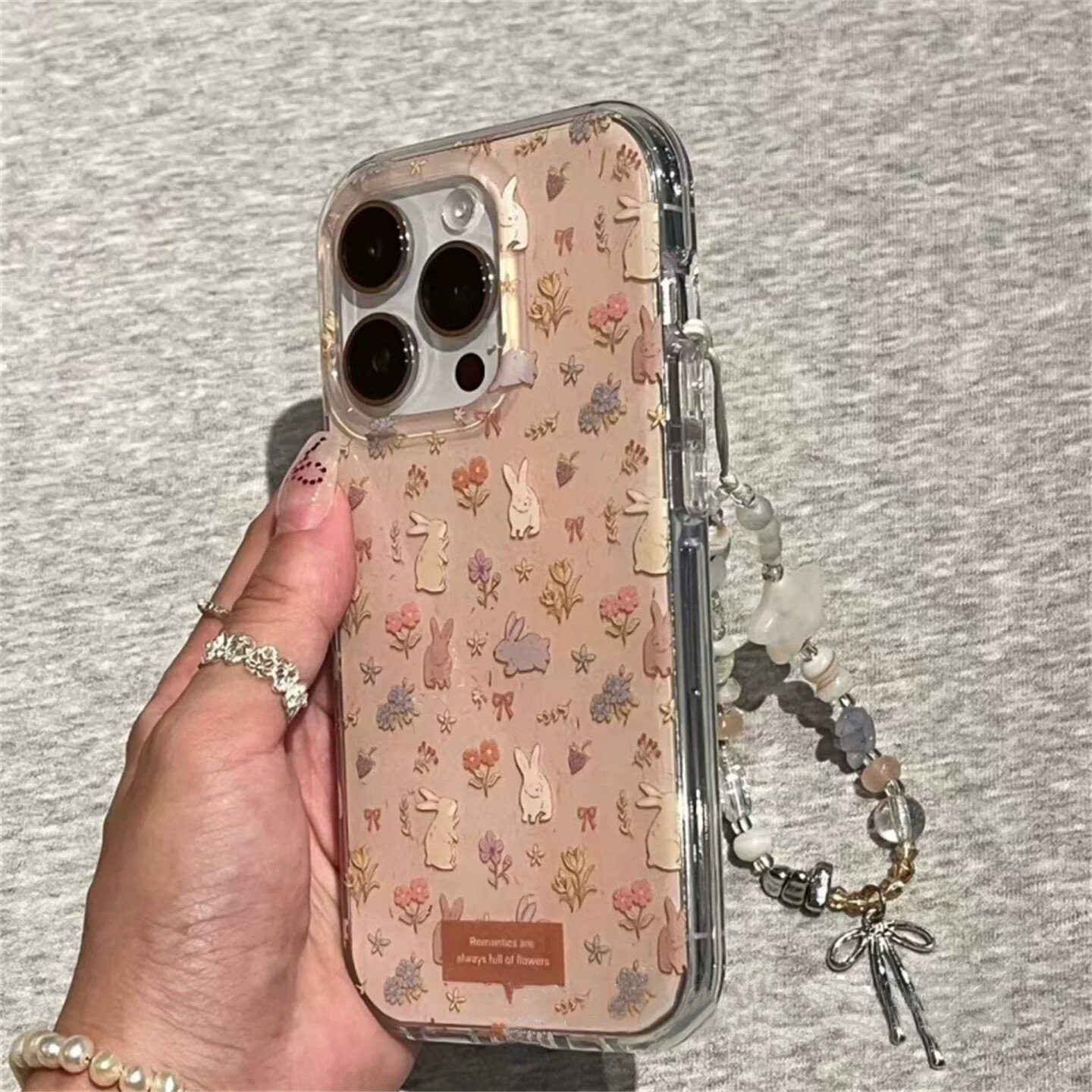 适用苹果系列iPhone17新款手机壳16promax14promax个性奶茶色清新花花兔子15promax半包大孔防摔高级感保护套