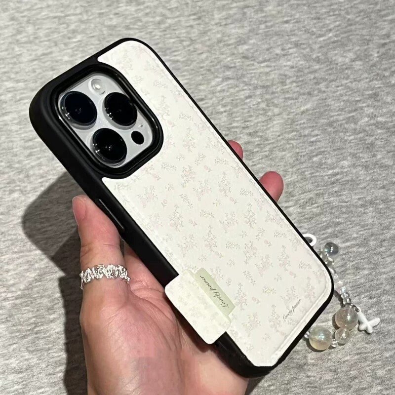 适用苹果系列iPhone17新款手机壳16promax14promax小众黑边清新皮革白花15promax半包大孔防摔网红女款保护套