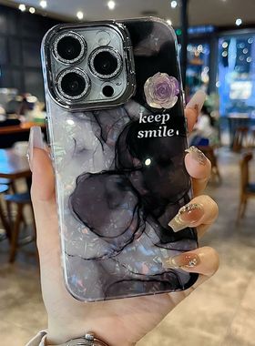 适用苹果系列iPhone16新款手机壳15/14pro唯美黑色晕染立体山茶花13/16promax银灰色闪粉镜头支架ins风保护套