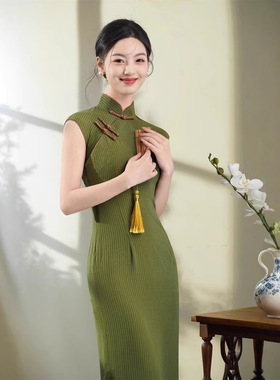 新中式改良绿色旗袍半开襟气质优雅年轻款2025春夏弹力连衣裙