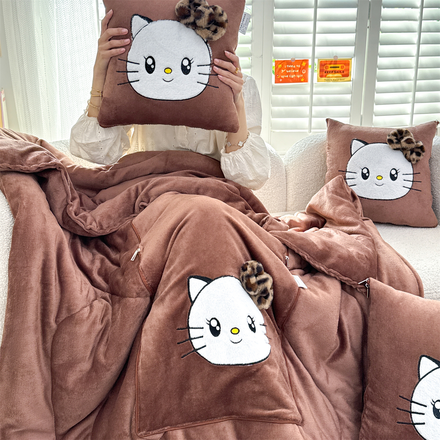 卡通牛奶绒抱枕被子两用加厚办公室午睡毯子二合一车载沙发靠枕垫