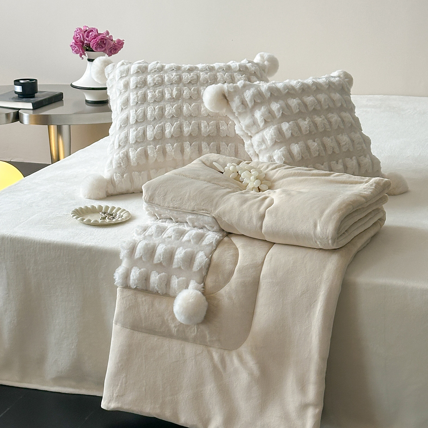 加绒加厚兔毛绒抱枕被子两用2025新款办公室午休毯子车载用二合一,居家布艺,抱枕被,淘宝优惠券,粉丝福利购,淘宝优惠卷