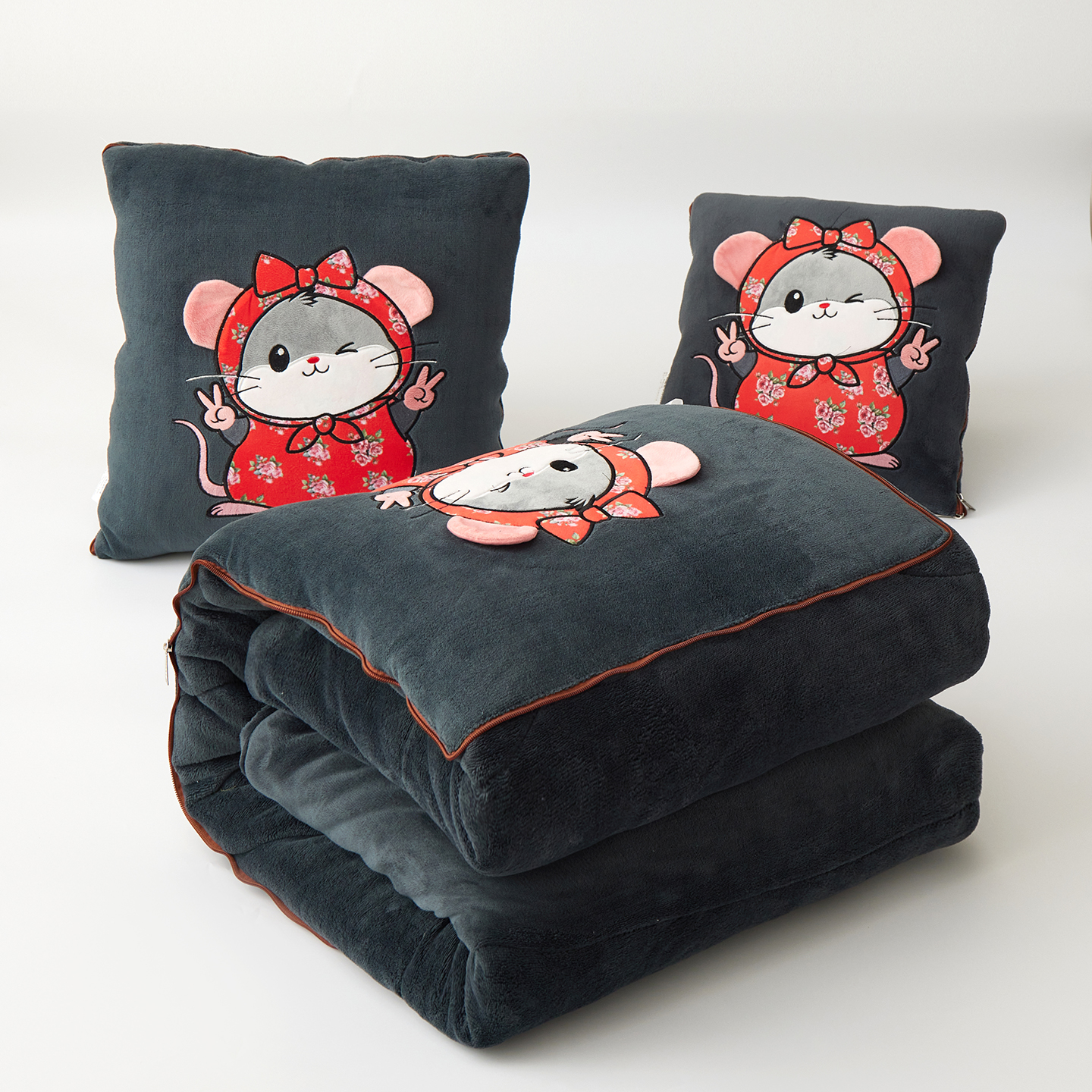 卡通可爱牛奶绒加厚抱枕车用被子两用二合一折叠沙发靠枕午睡毯子