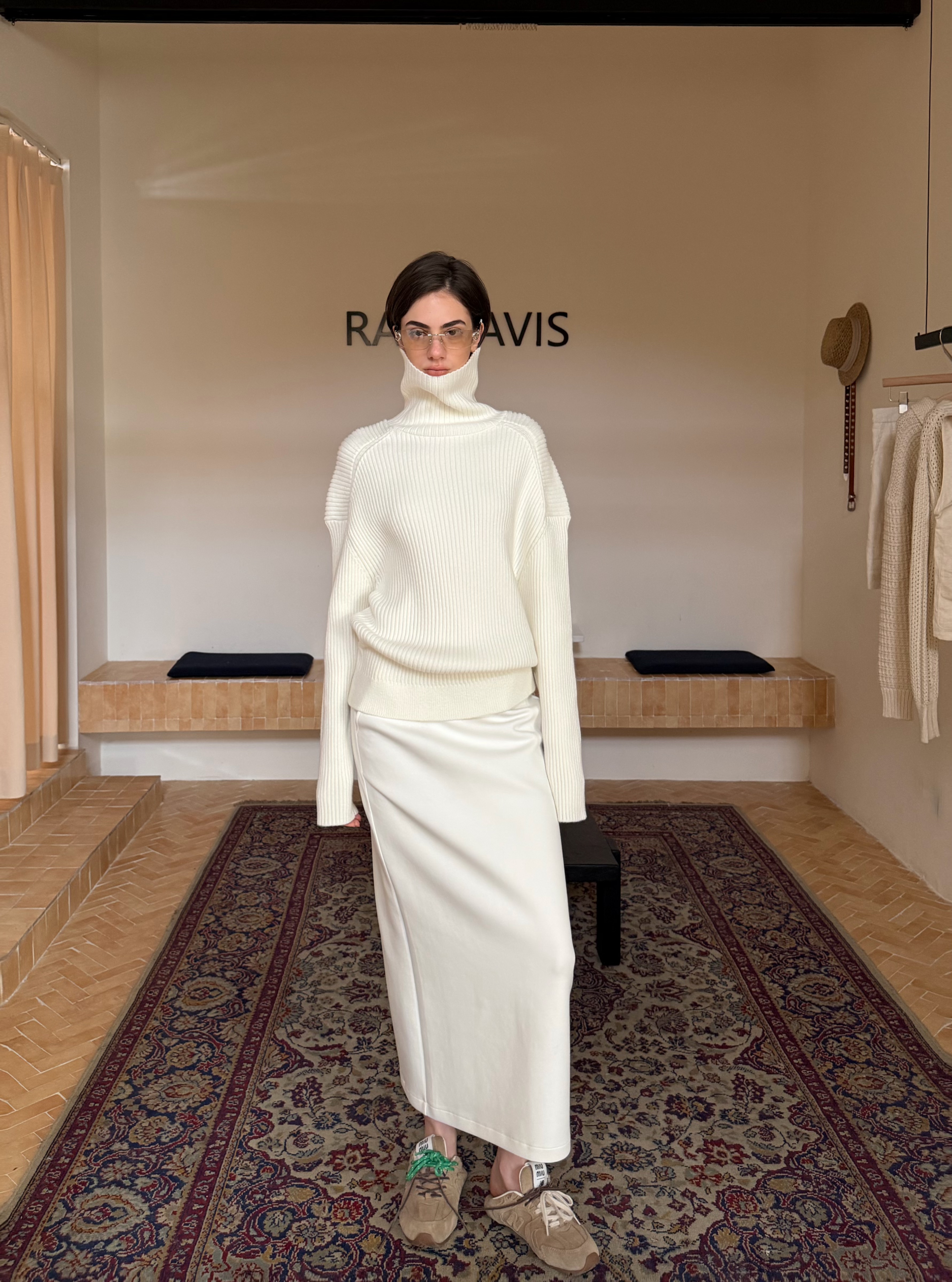 BUZHOU 26AW "Stylish Old Money" off-white high neck lazy loose raragette sleeve knit groove sweater