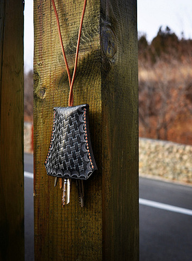 潮品vintage阿美咔叽美式复古手工植鞣革牛皮雕花脖挂配饰钥匙包