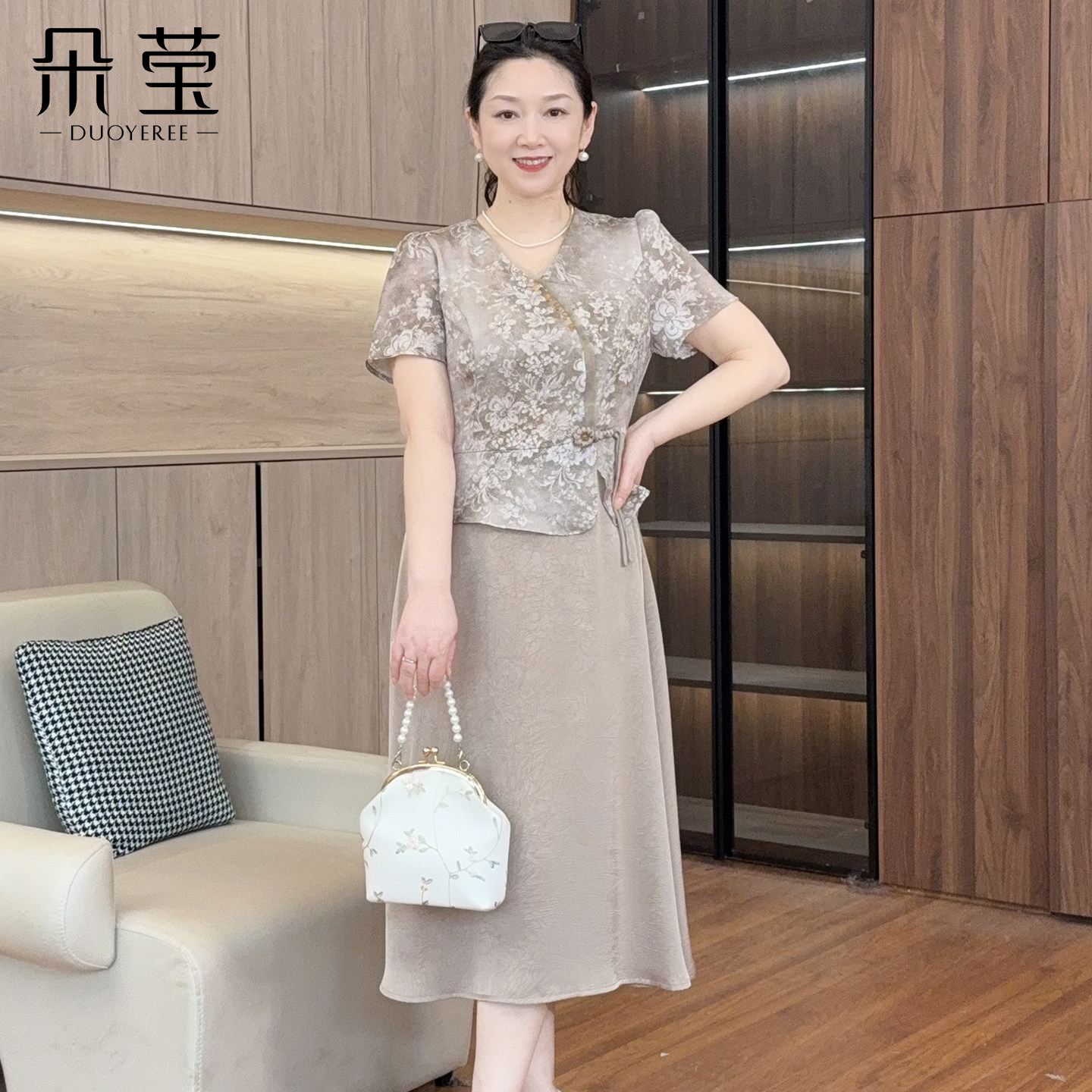 朵莹母亲节礼物妈妈夏装洋气连衣裙夏季新款中老年女装假两件裙子