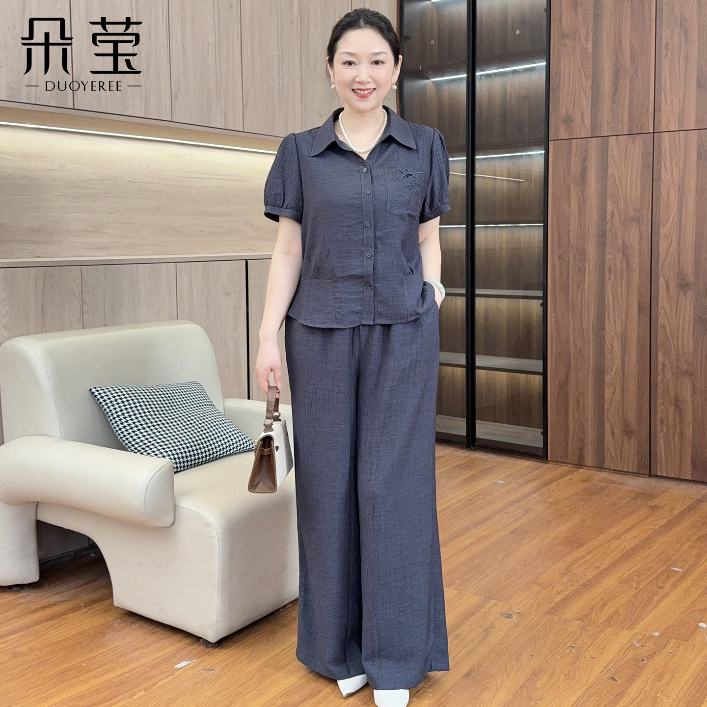 朵莹母亲节妈妈夏装休闲套装2026新款中老年女短袖衬衫裤子两件套