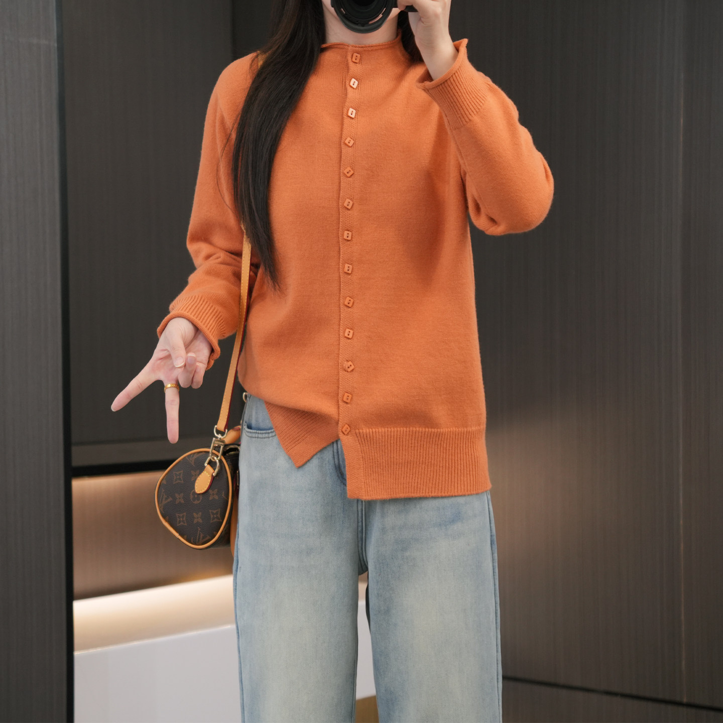 闭眼入时尚半高领纽扣开衫毛衣