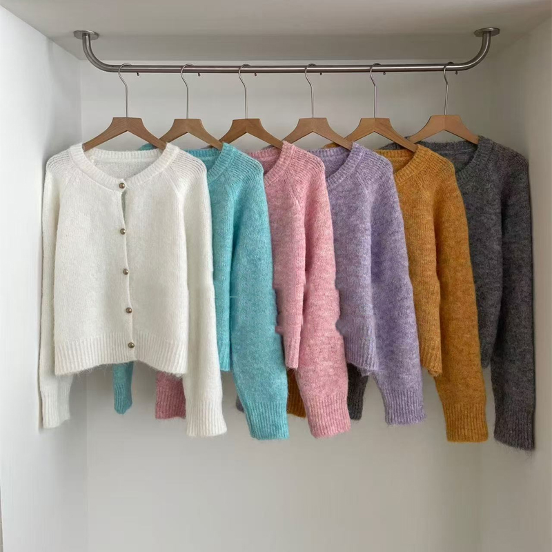 外搭浣熊绒高级感短款毛衣外套