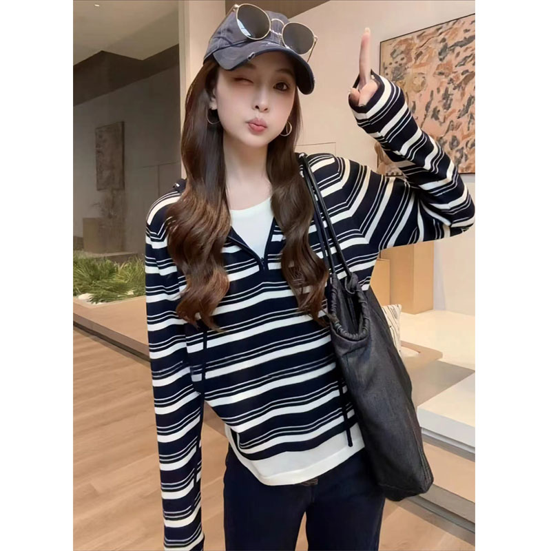 条纹连帽假两件针织衫女秋季减龄