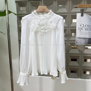 富家名媛别致氛围显瘦钻饰长袖2026春季洋气压褶珠花重工套头衬衫