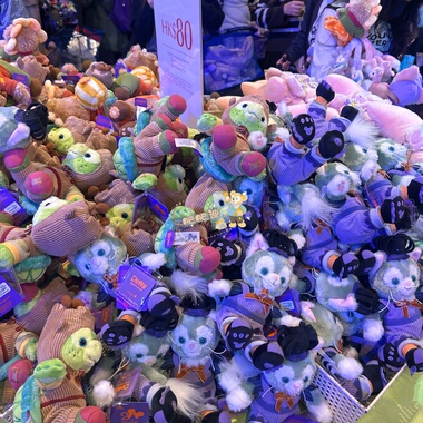 香港迪士尼2025冬季购物乐快乐相传olu托尼万圣达菲玲娜贝儿公仔