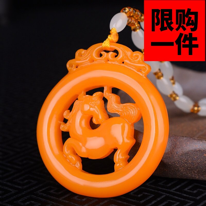 马上发财镂空挂坠黄龙玉