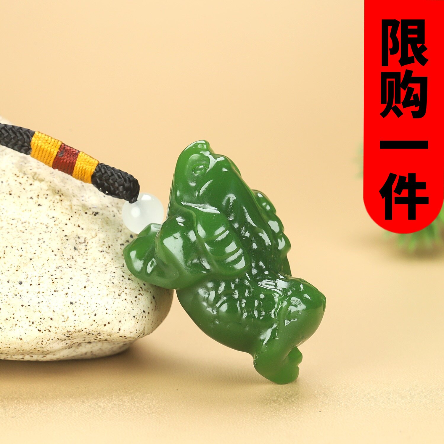 天然新疆和田玉碧玉招财金蟾手把件菠菜绿三足金蟾护身把件挂件