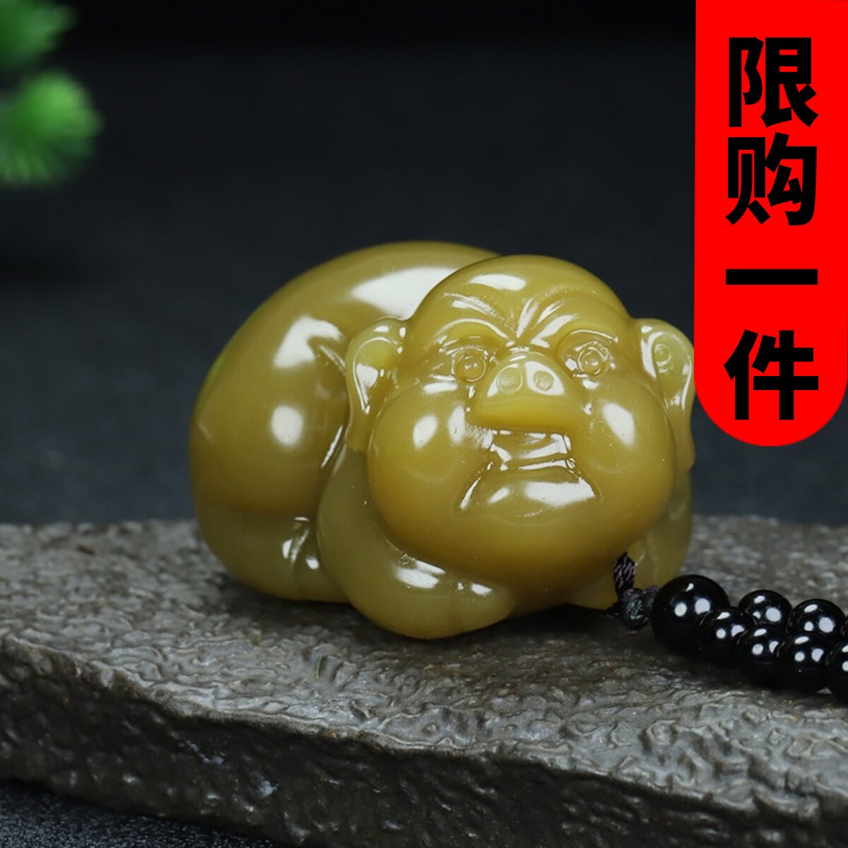 和田玉且末糖玉猪手把件新疆玉招财金猪把玩件生肖猪把件摆件