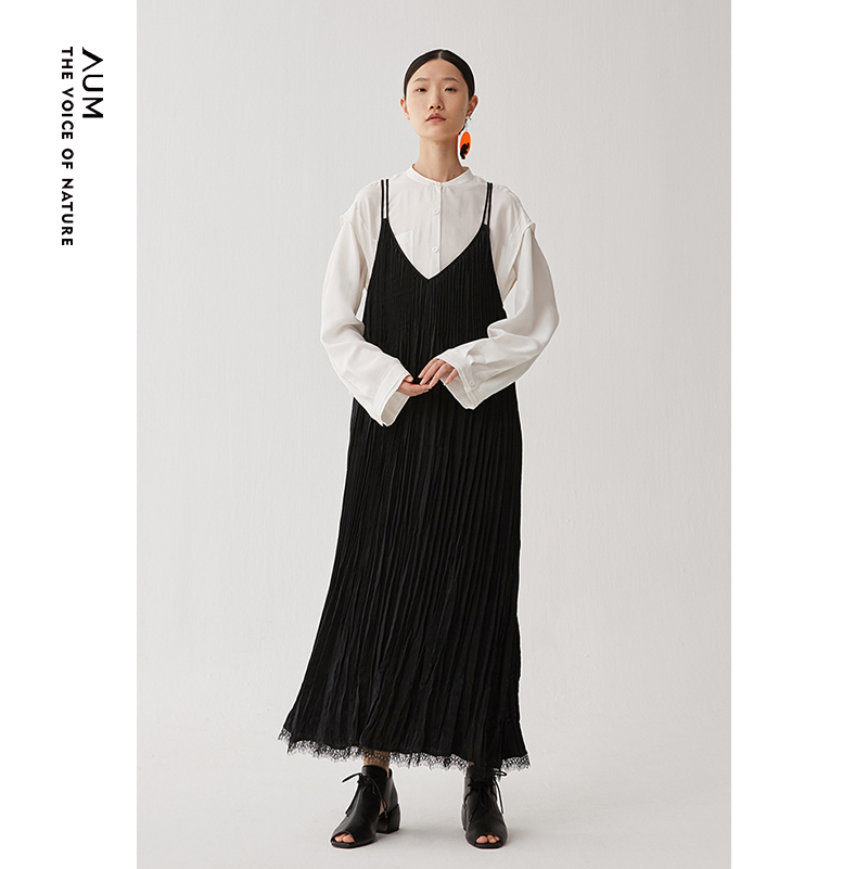 不规则压褶工艺赋予织物线性的纹理