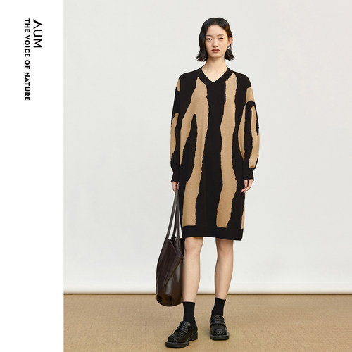【可颂裙】AUM噢姆2026年冬季新款艺术撞色条纹羊毛针织连衣裙女