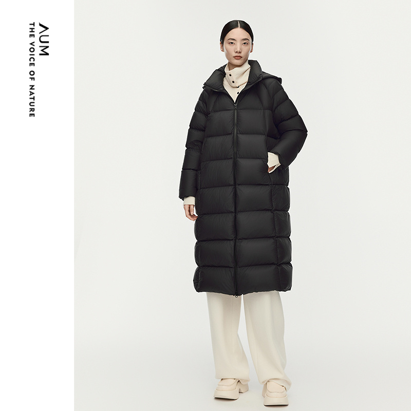 【商场同款】AUM噢姆2025年冬季新款廓形连帽长款鹅绒黑色羽绒服