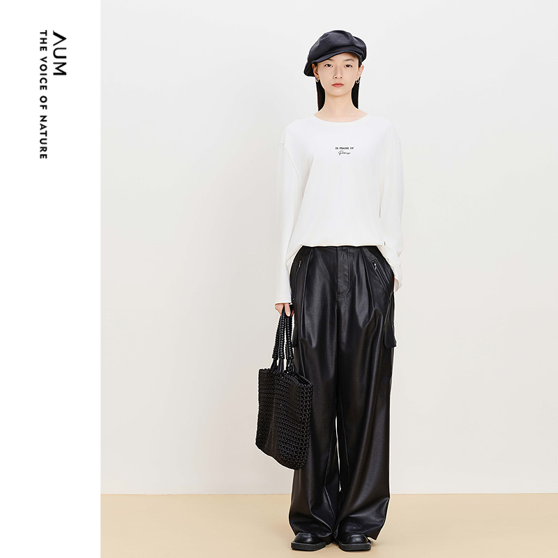 【商场同款】AUM噢姆冬季圆领宽松印花打底长袖T恤白色休闲上衣女