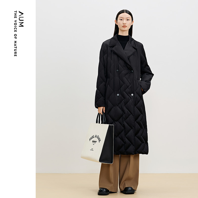 【商场同款】AUM噢姆秋季翻领收腰菱格纹绗缝羽绒服黑色长款外套
