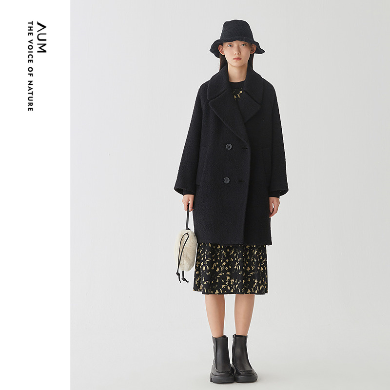 【商场同款】AUM噢姆冬季宽松肌理时尚大翻领中长款黑色毛呢外套