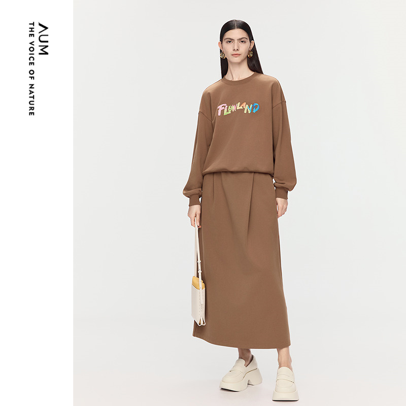 【轻松套装】AUM噢姆2025年秋季新款棉感宽松廓形绣花卫衣半身裙