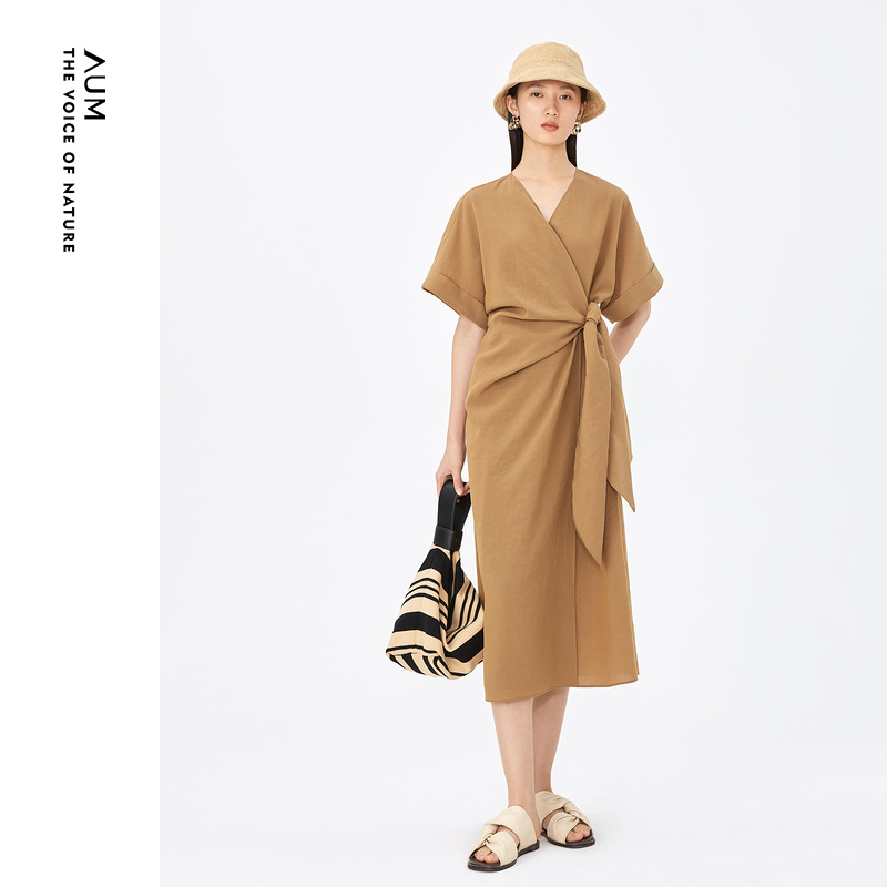 缪斯裙卡其色v领AUM气质连衣裙女