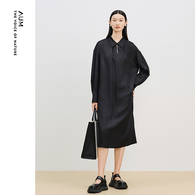 【商场同款】AUM噢姆秋季桑蚕丝翻领黑色碎褶浪漫连衣裙休闲长裙