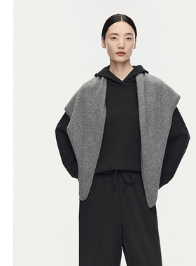 【灵感搭配】AUM噢姆2025年冬季新款纱线编织锁边羊毛三角围巾女