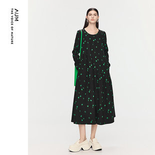 新款 AUM噢姆2025年冬季 圆领印花撞色连衣裙休闲长裙女 可颂裙