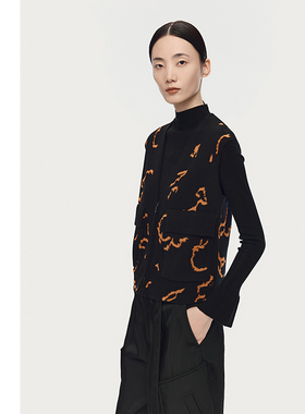 【天猫臻选】AUM噢姆2025年冬季新款提花肌理羊毛针织开襟马甲女