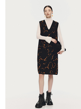 【可颂裙】AUM噢姆2025年冬季新款撞色提花羊毛针织马甲连衣裙女