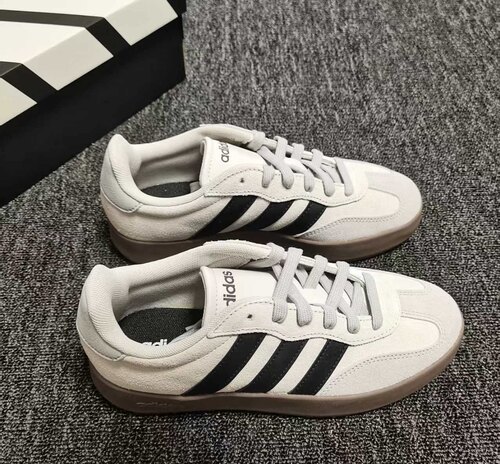 adidas BARREDA 时尚薄底T头鞋低帮德训鞋男女同款 灰色JQ4234